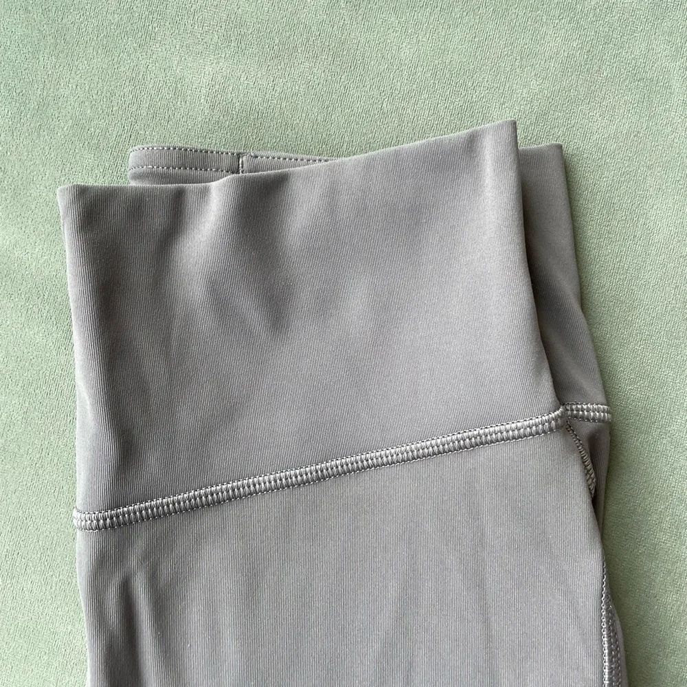 Lululemon high-rise 3/4 length ruched hem leggings - Picture 3 of 6